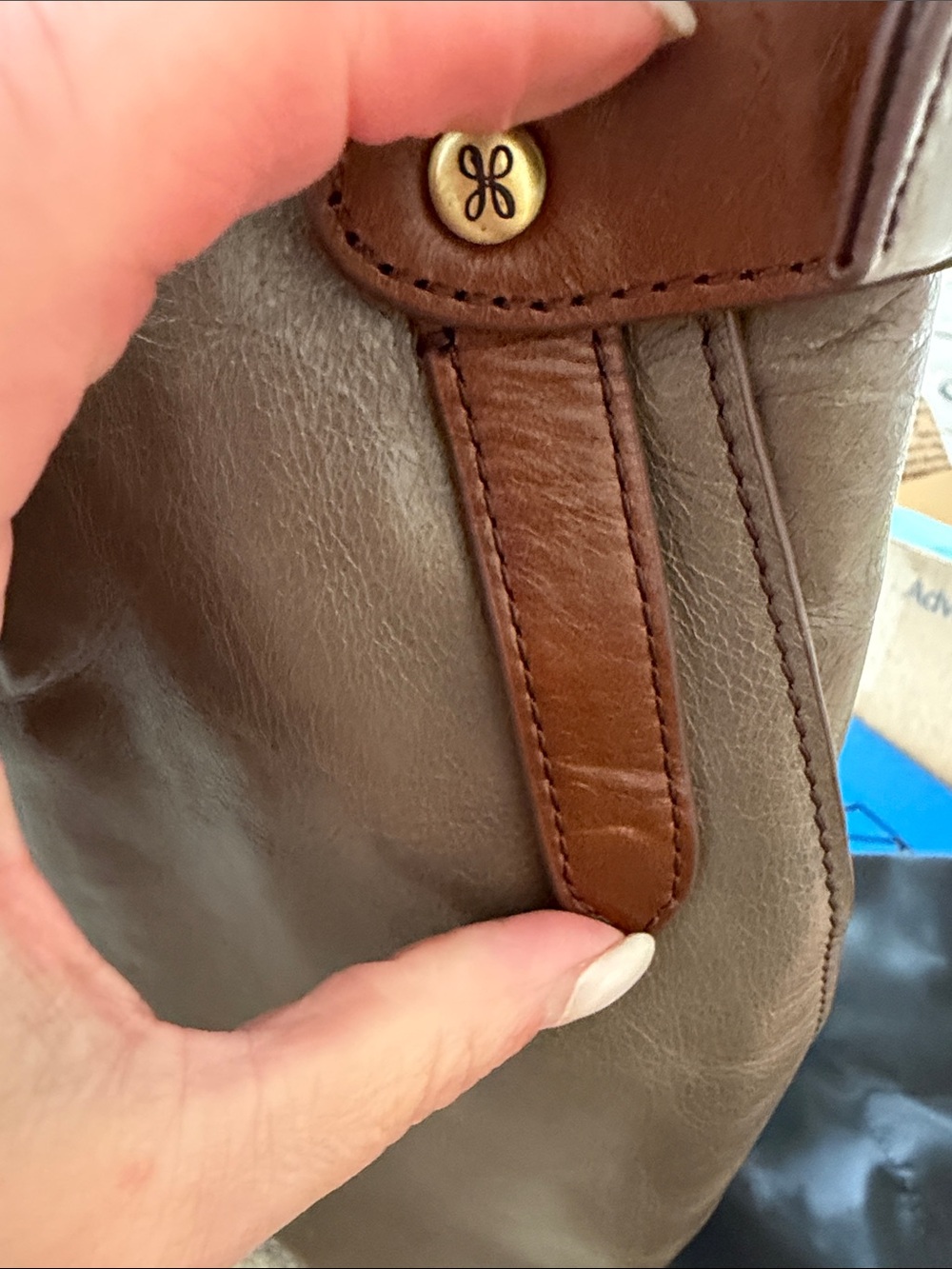 Hobo International EEGY Shadow Genuine Leather Shoulder Bag $298 - Picture 4 of 7